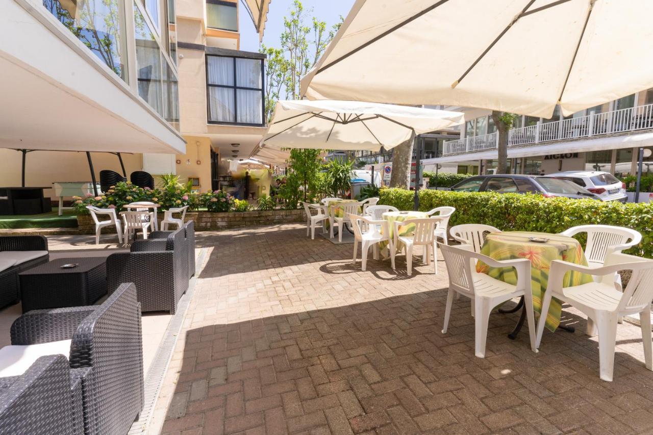 Hotel Villa Isola Rimini Exteriör bild