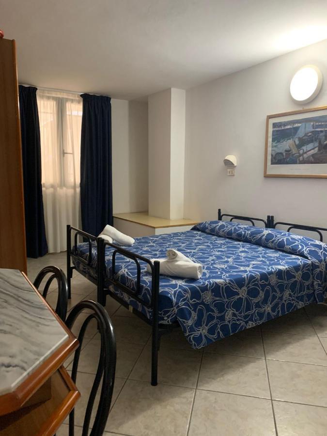 Hotel Villa Isola Rimini Exteriör bild