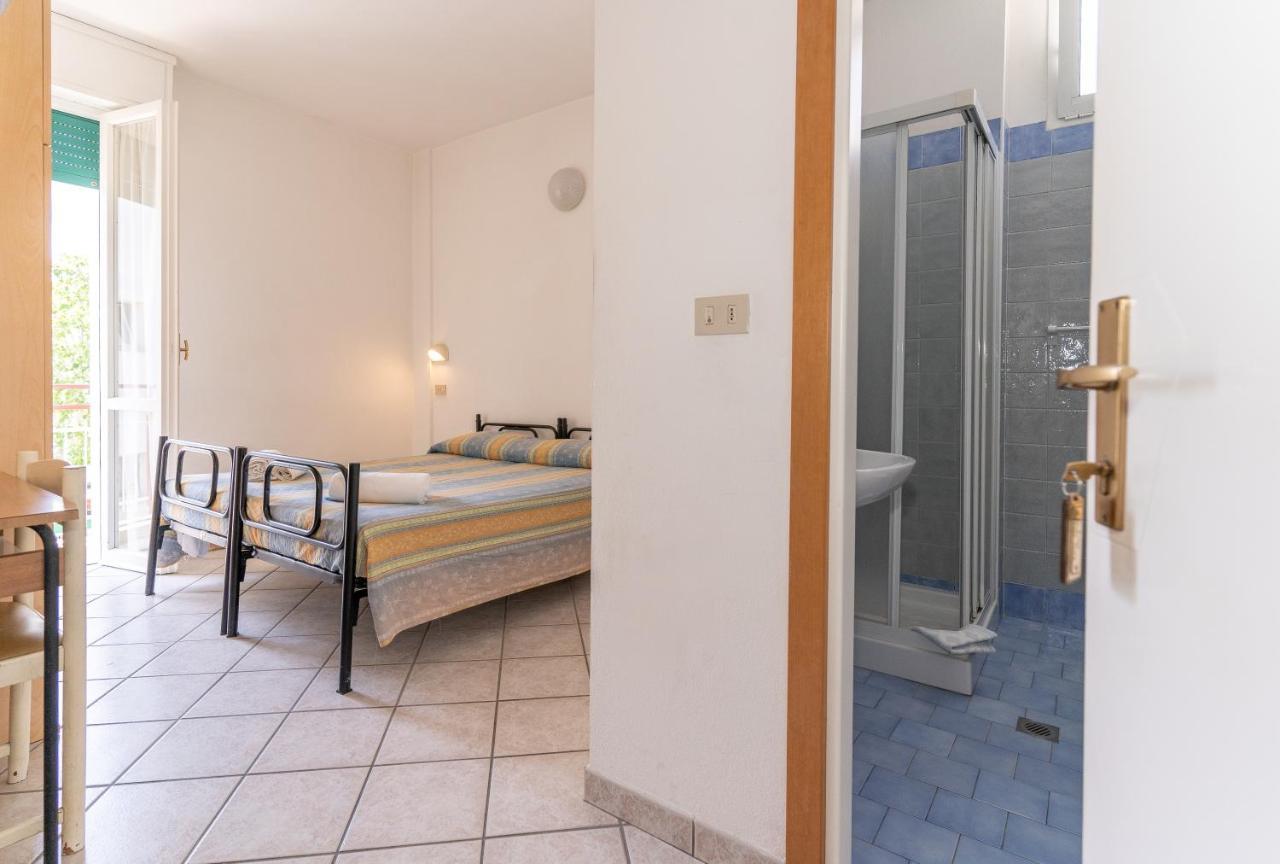 Hotel Villa Isola Rimini Exteriör bild